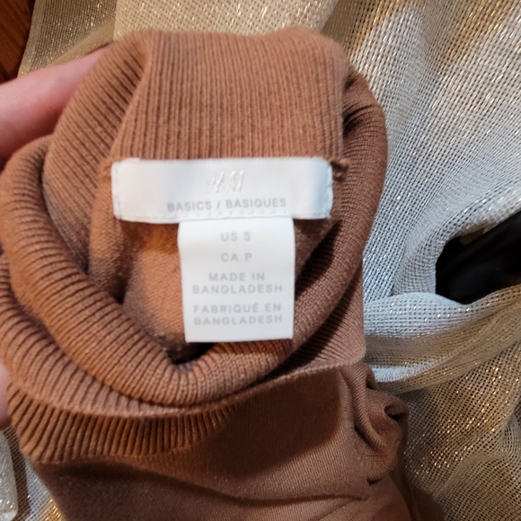 3/$25 Camel H&M Turtleneck - Picture 7 of 8